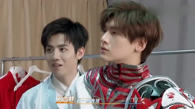 翟潇闻何洛洛夏之光穿cos服上街,被路人嘲讽!翟潇闻:很难受