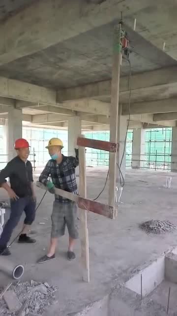 小伙自制电锤打孔神器,操作起来方便快捷,太实用了