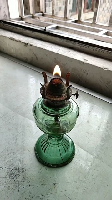发现一个老古董,好多年不用的煤油灯