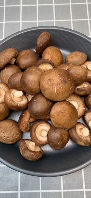 这道菜名叫金钱满贯