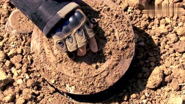 排雷专家清除地雷,不料遇到传说中的"雷公雷",这下麻烦了