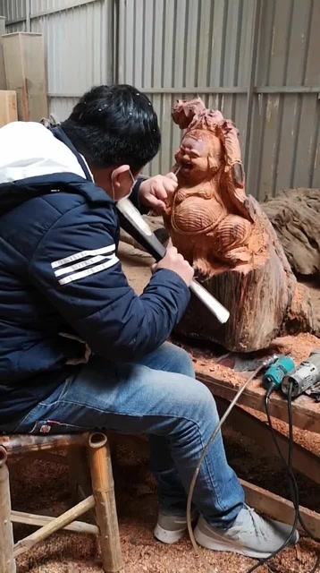 手工雕刻的弥勒佛才有灵魂,老师傅的手艺不容置疑