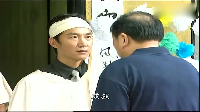 插翅难逃泰国牛成功地杀死了胖荣,阿勋和阿佑也将癫伦砍杀