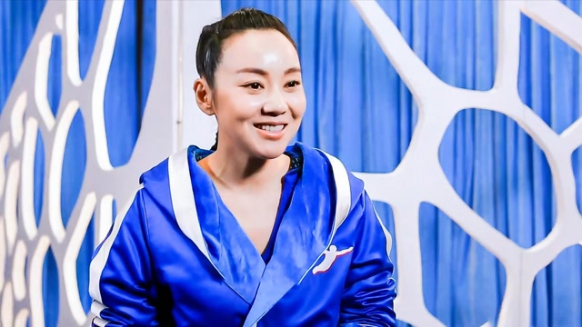 女明星跳水精彩场面:闫妮挑战3米台,跳完直言:都是糊里糊涂的