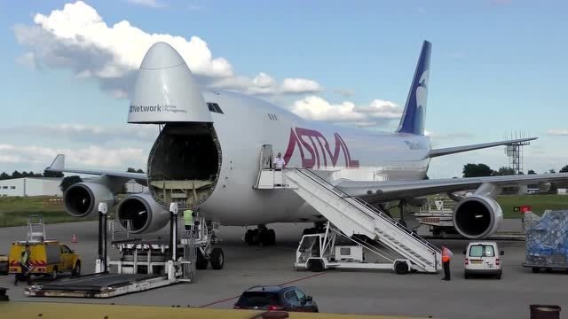 顺丰的波音747货机降落了,真漂亮