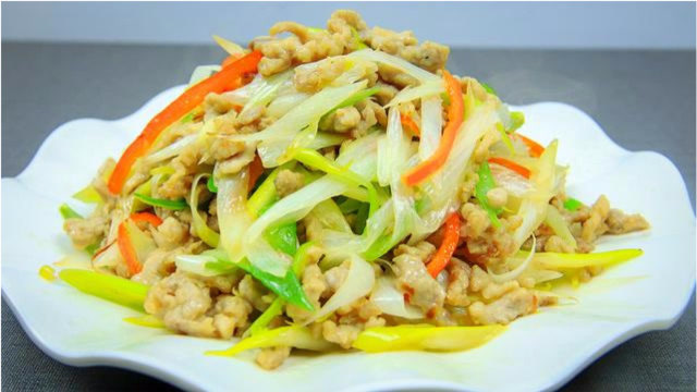 1块猪肉3根葱,几分钟做一盘葱爆肉丝,肉丝上浆,入味技巧全在这