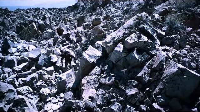 动作电影:直升机紧急降落,运送物资太艰苦