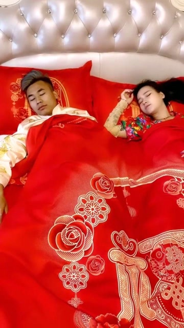 新婚之夜老婆做梦梦到我出轨了,结果醒过来看我睡的那么香,一下就上头