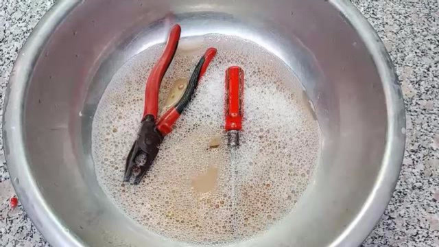 除锈液不用花钱买,用这几样小东西在家自制,除锈效果超好