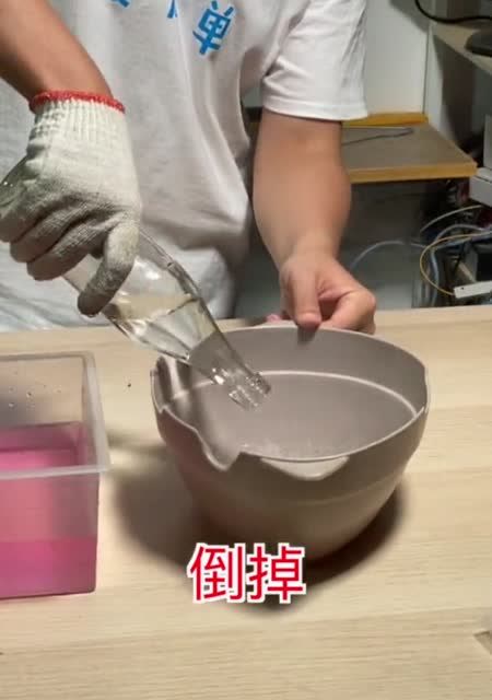 物理老师做实验,玻璃瓶惊现龙吸水,看着太神奇了!