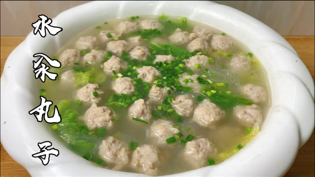 水汆丸子,最忌放淀粉和料酒,大厨教你技巧,q弹滑嫩不腥不柴