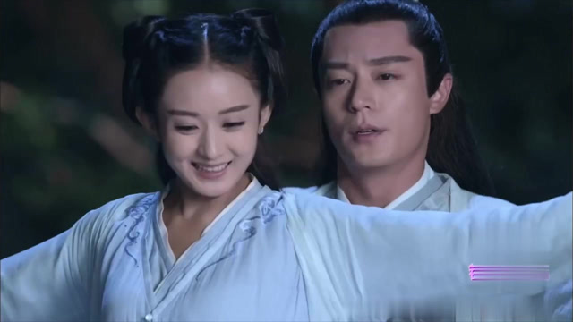 花千骨:子画深夜教小骨御剑飞行,牵手加拥抱,赤裸裸的勾引呀