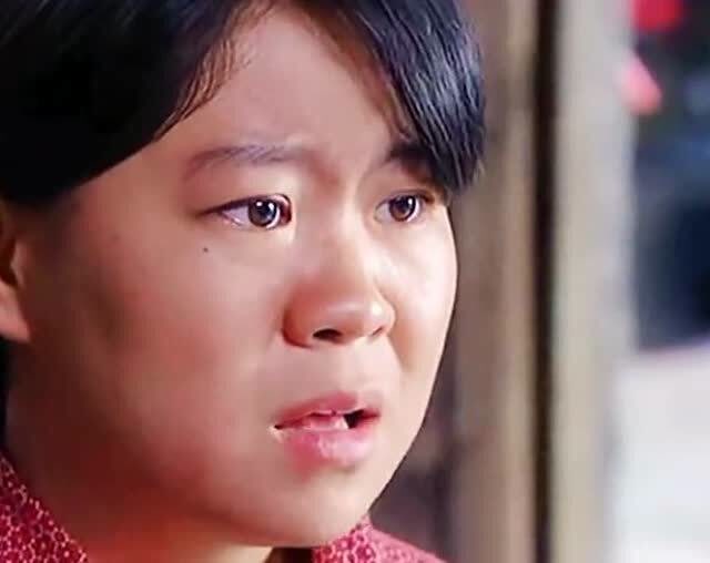 樱桃红:红红长大嫌傻子妈妈,母爱的表达方式不同遭同学嘲笑!