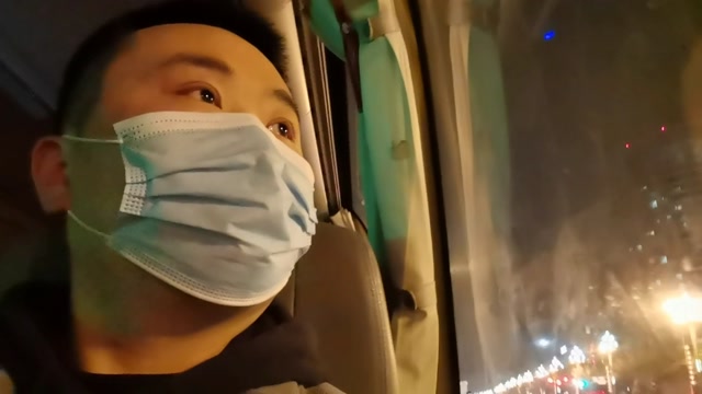 一座城,一个人,一首歌,家是归宿,下班再晚,也要回家!