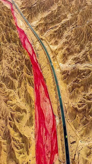 青海g315网红打卡景点"大地之血"