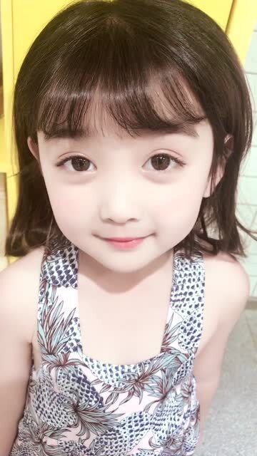 可爱的卡姿兰大眼睛,超级漂亮,我仿佛看到了一位小仙女