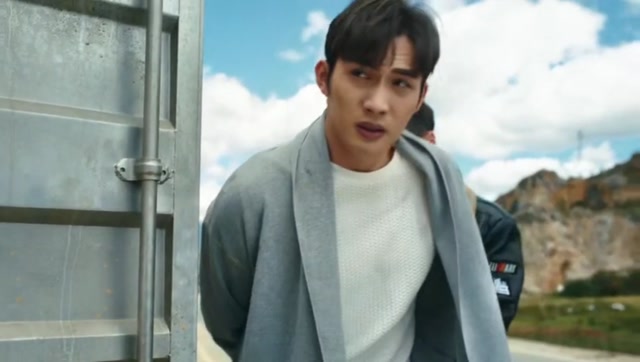 秦放被绑架,司藤发出大树信号希望秦放看到,这绑架也太松点了吧