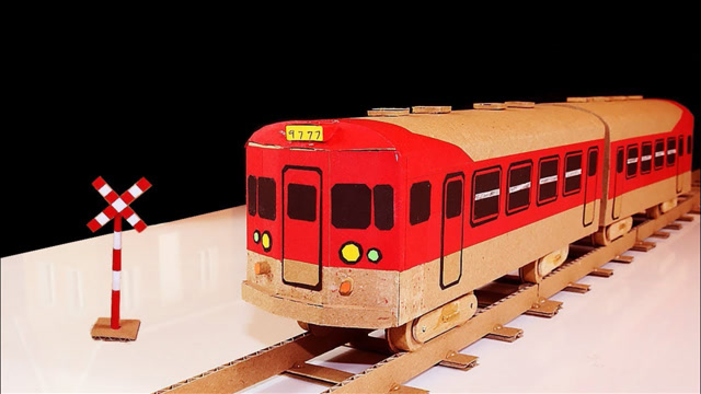 废旧纸盒做小火车图片
