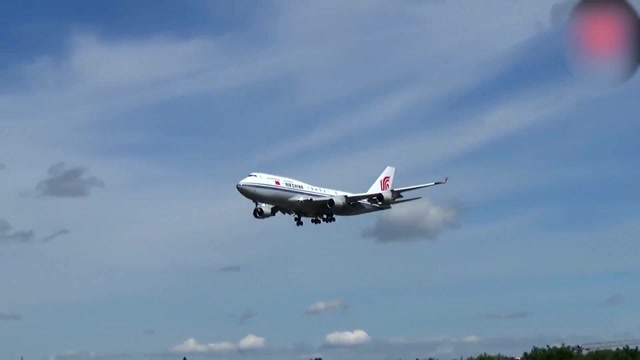 中国国际航空的波音747专机降落德国汉堡机场!