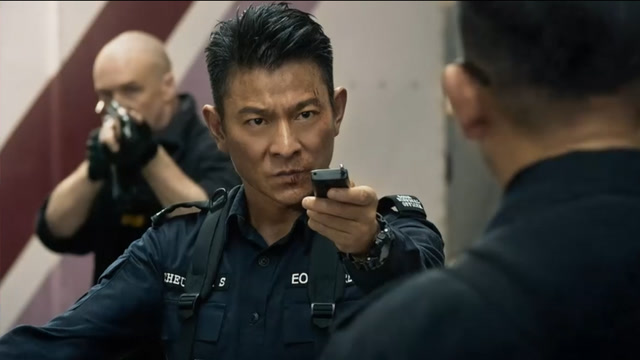 拆弹专家:名场面来了,刘德华警匪枪战,真是过瘾