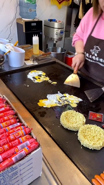 铁板做的方便面,你们没吃过吧.