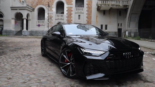 奥迪rs7黑武士,搭载v8双涡轮增压发动机,650马力,百公里加速3.