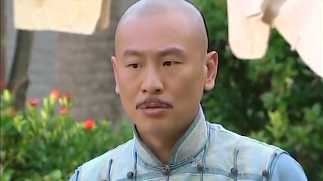 县令黄马褂5小月喜欢上唐敬之,还假装偶遇,怎料碰了一鼻子灰 .