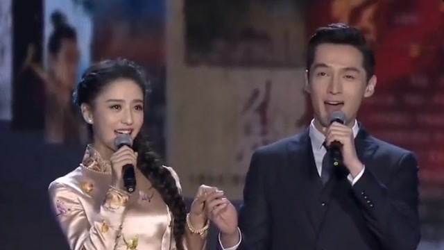 佟丽娅胡歌同台合唱,两人站在一起郎才女貌!佟丽娅与众男星合唱