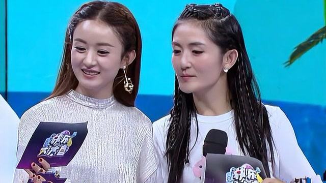 赵丽颖的脸有多小,和谢娜同框一眼看出,长得好精致