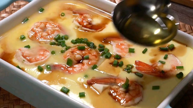 虾仁豆腐蒸蛋,鲜嫩美味,非常适合老人和小孩吃