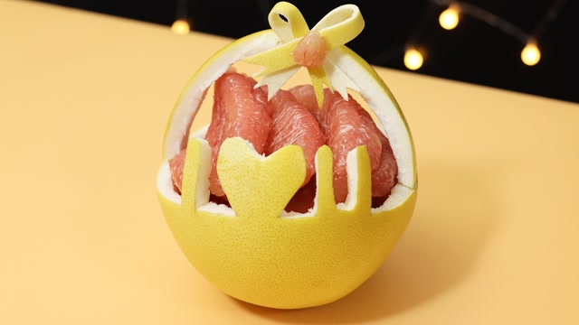 嘿!这是你要的秋天第一个爱心柚子.