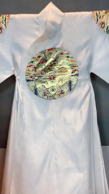 你们见过白色的"龙袍"吗?