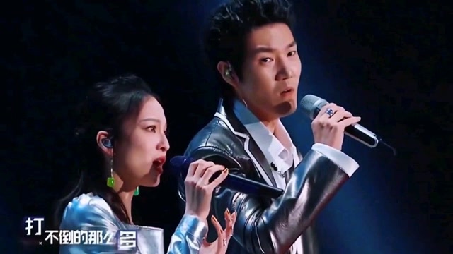 张韶涵王晰合唱《黎明前的黑暗》,高音女王遇上低音炮惊艳全场.#音乐