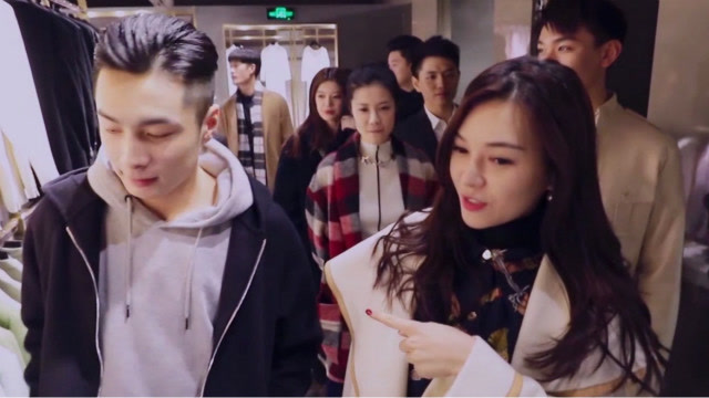 过分甜蜜了,杨倩倩亲自为周海涛搭配衣服,羡煞旁人