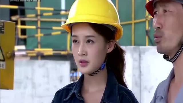 美女长的漂亮还如此专业 董事长视察工地一眼就看中了她