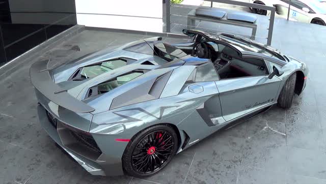 兰博基尼aventador lp750-4 sv敞篷版拉风