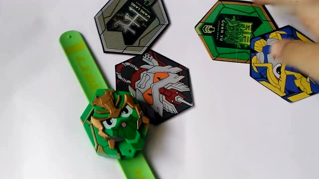 [娱乐]西瓜玩具分享 梦想三国纸片英雄牌演示