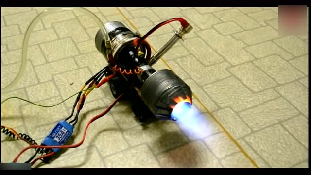 自制的涡轮发动机,点火后太壮观了!