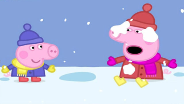 小猪佩奇喜欢下雪天 粉红小猪妹玩雪橇
