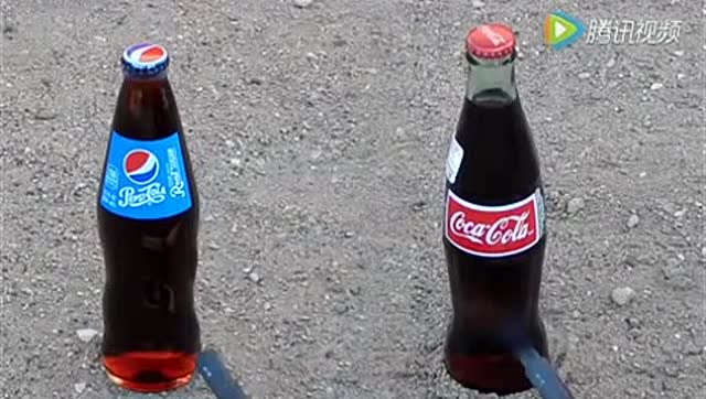 国外实拍:火烧百事可乐和可口可乐的实验,谁能坚持到最后!