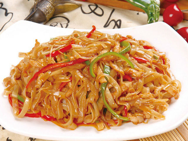 正宗广东炒河粉做法原来是这样,感觉我吃的都是假的!