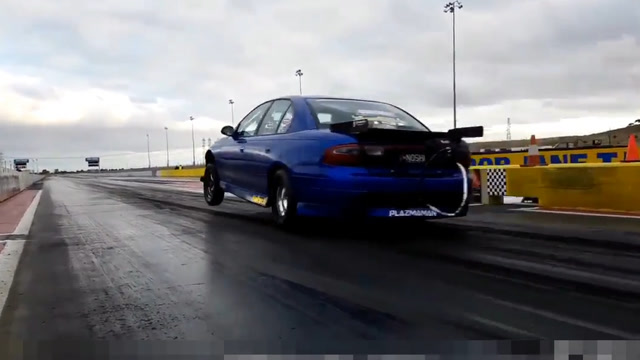 你绝对没见过的改装汽车弹射,这个弹射起步有点吓人,太厉害了