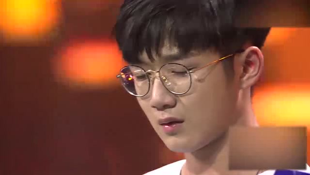 《明日之子》包子钟易轩为什么哭了?谦谦说什么了?