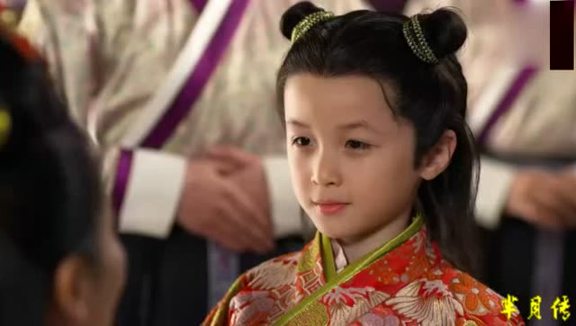 芈月传-芈姝送嬴稷一套新衣服,他高兴得不行,小孩子就喜欢新衣