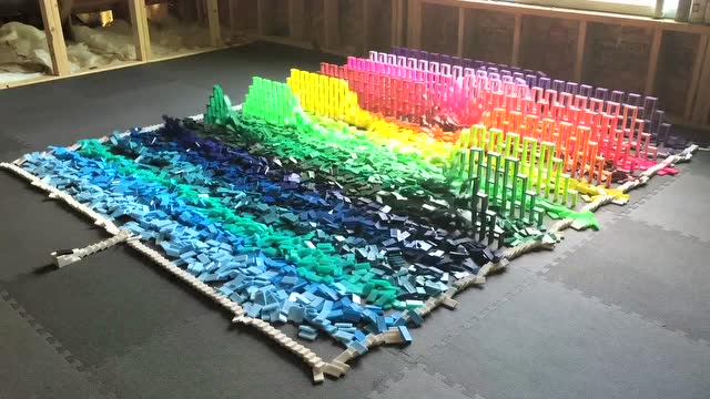 多米诺骨牌墙倒塌每一秒都很精彩