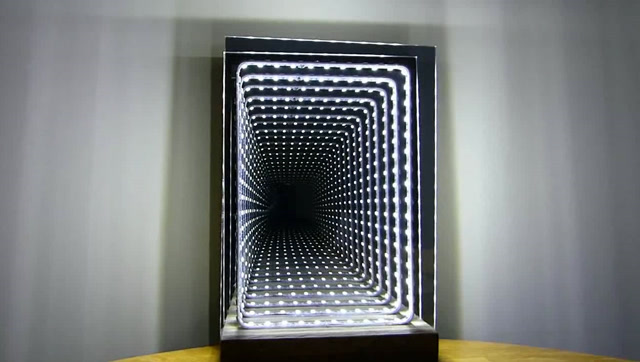 两面镜子中间放圈led灯,仿佛进入了无限长的黑洞,来看看它的原理