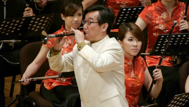 中国第一唢呐刘英一曲《百鸟朝凤》台下掌声不断只能安可一首《拉呱》