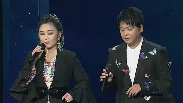 冯晓泉 曾格格现场一曲《婚誓》 经典的男女对唱 好听极了