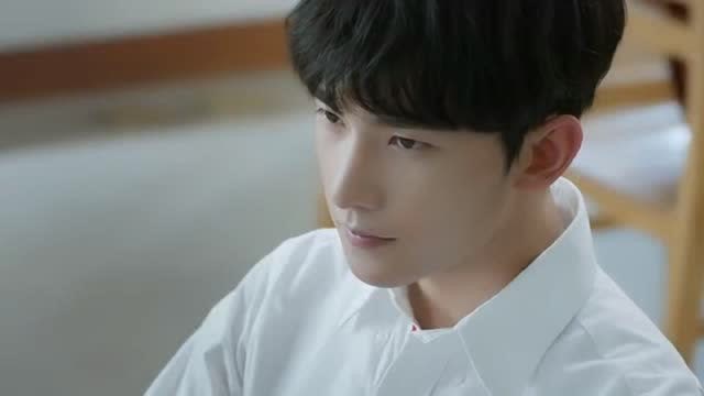 肖奈看到同学议论网上有人发豪车送美女!看书包知道是微微!