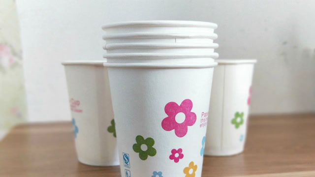 一次性纸杯用完别扔,只需简单一刀,马上变废为宝
